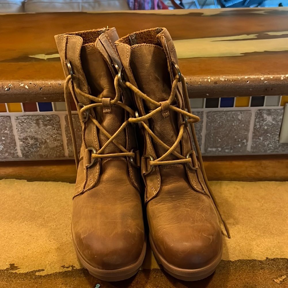 Sorel Joan of Arc wedge booties, size 8